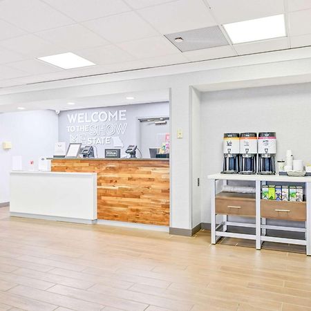Hampton Inn St. Louis - Westport Мериленд Хайтс Екстериор снимка