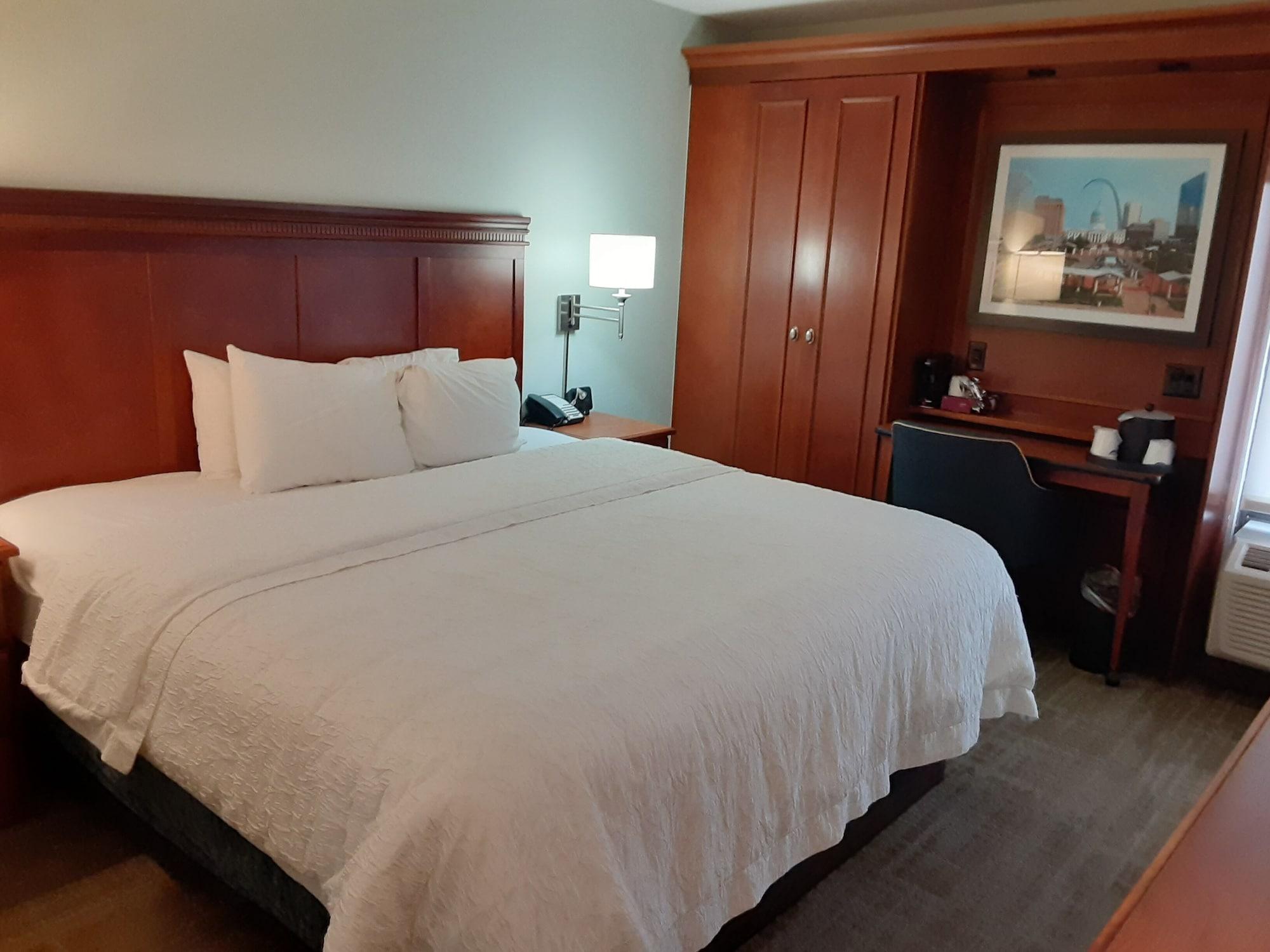 Hampton Inn St. Louis - Westport Мериленд Хайтс Екстериор снимка