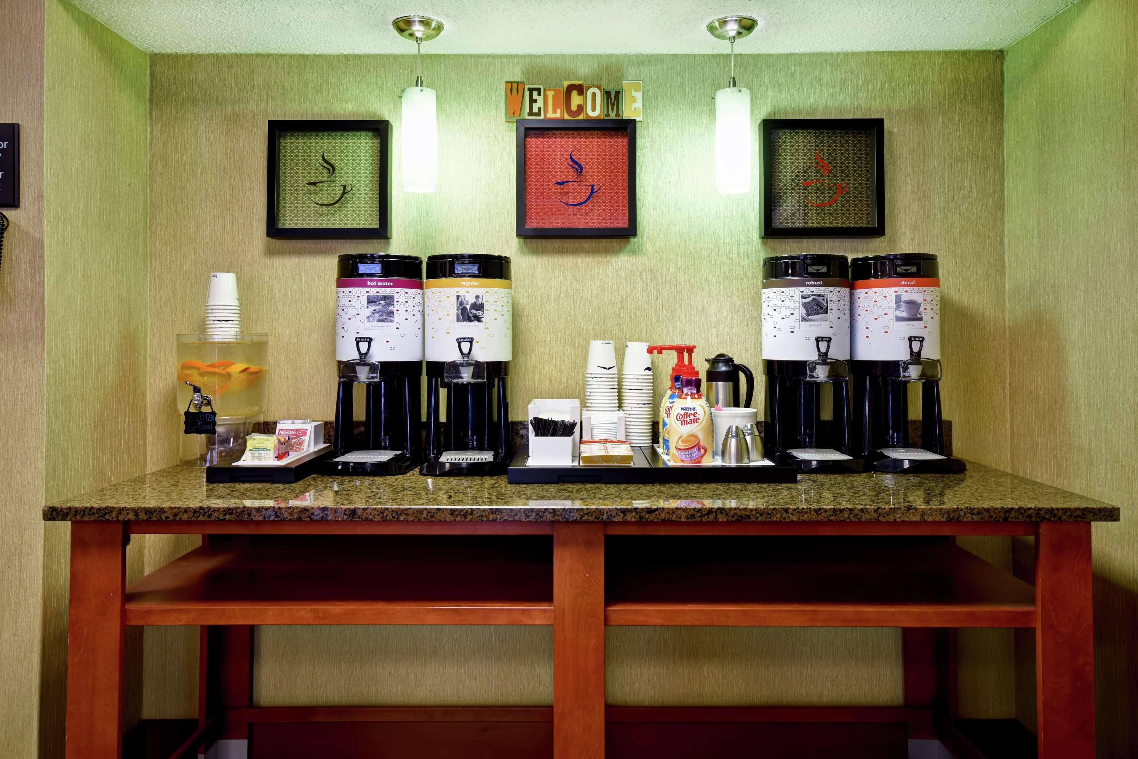 Hampton Inn St. Louis - Westport Мериленд Хайтс Екстериор снимка