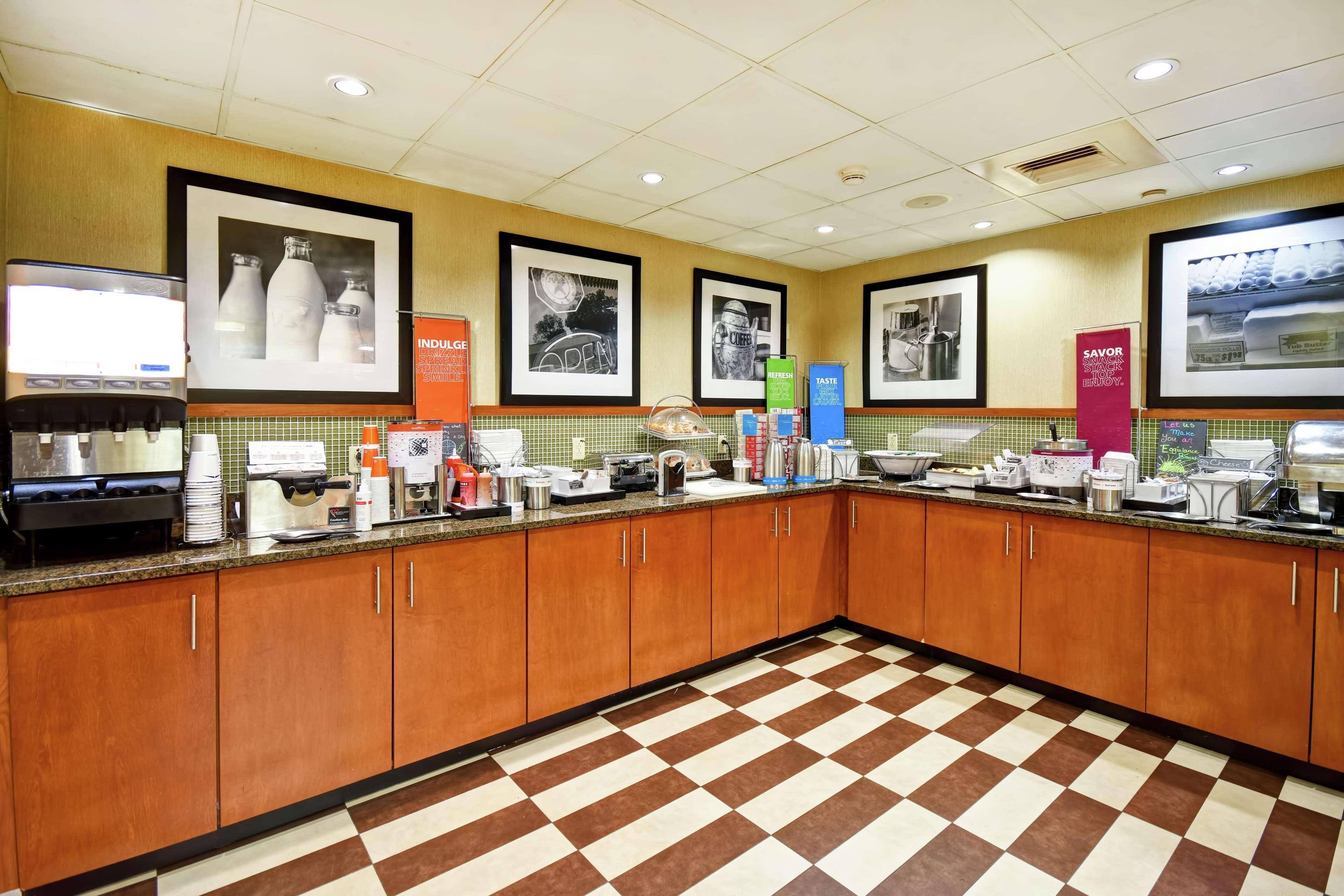 Hampton Inn St. Louis - Westport Мериленд Хайтс Екстериор снимка