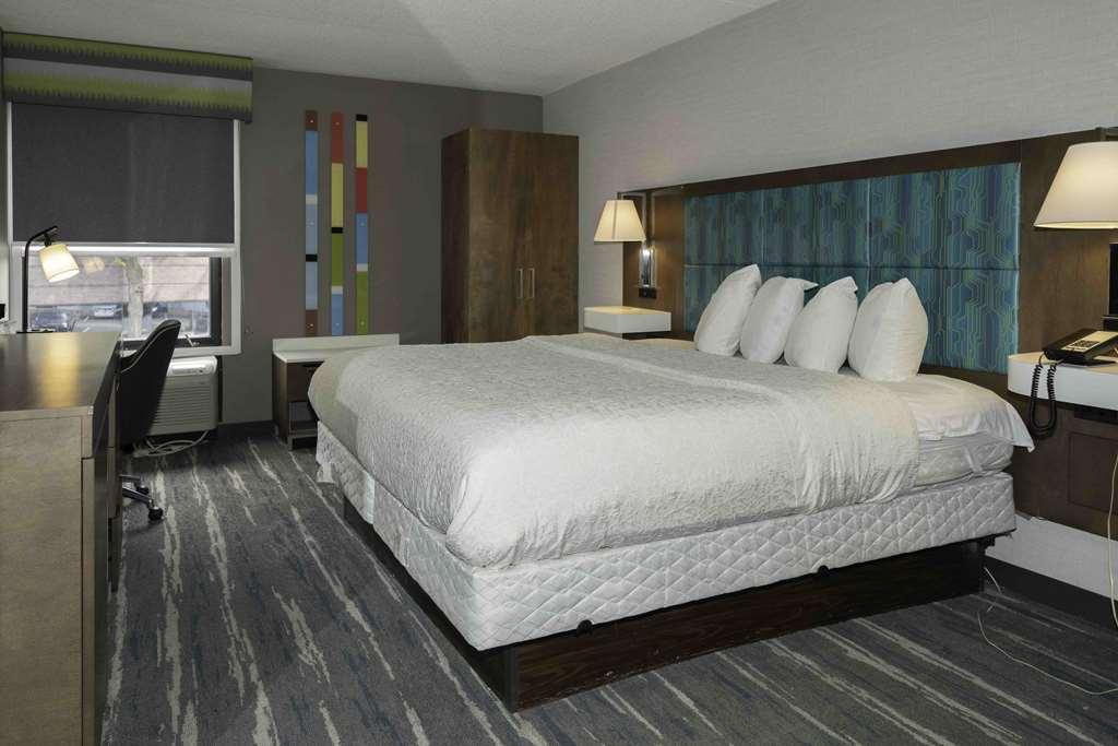 Hampton Inn St. Louis - Westport Мериленд Хайтс Стая снимка