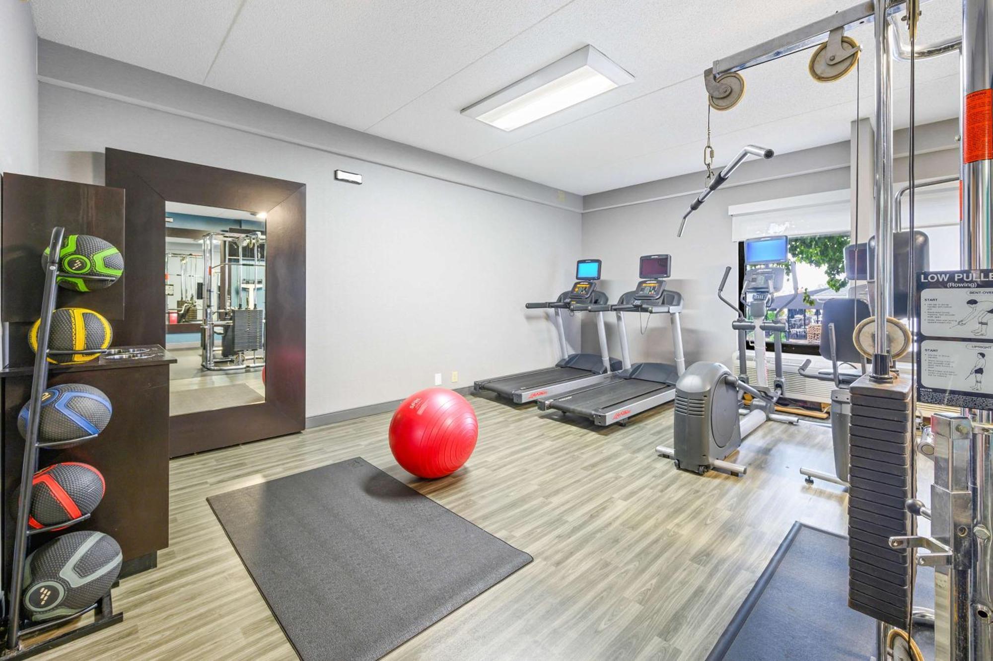 Hampton Inn St. Louis - Westport Мериленд Хайтс Екстериор снимка