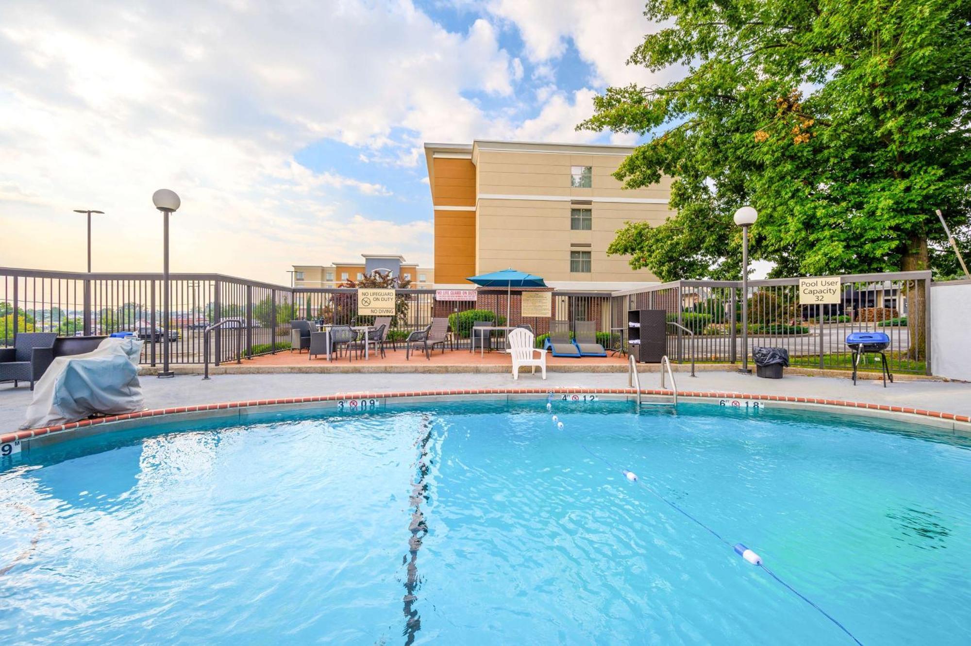 Hampton Inn St. Louis - Westport Мериленд Хайтс Екстериор снимка