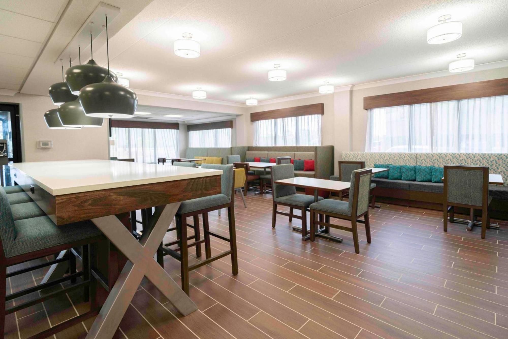 Hampton Inn St. Louis - Westport Мериленд Хайтс Екстериор снимка