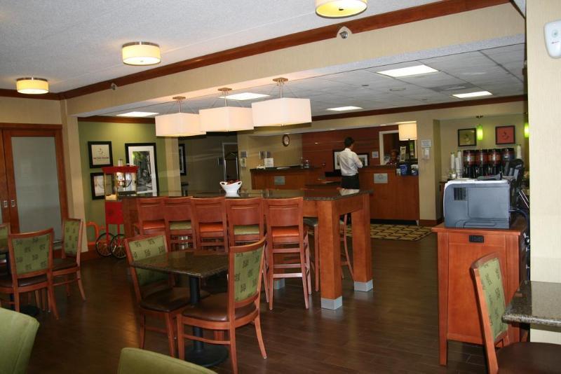 Hampton Inn St. Louis - Westport Мериленд Хайтс Екстериор снимка